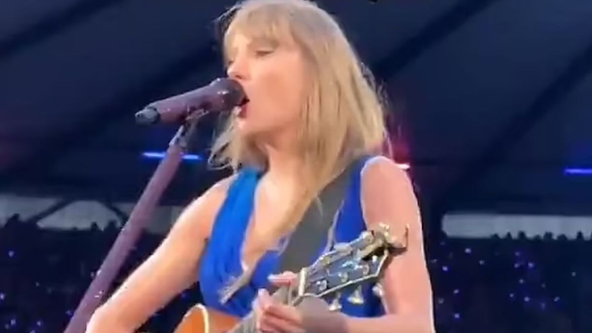 Taylor Swift pauses her opening UK gig